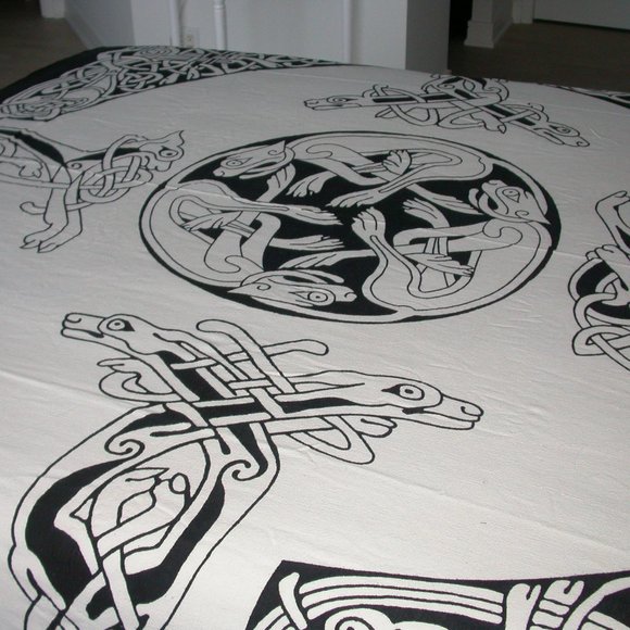 Black and White Indian Fringed Over Sheet - Picture 3 of 4